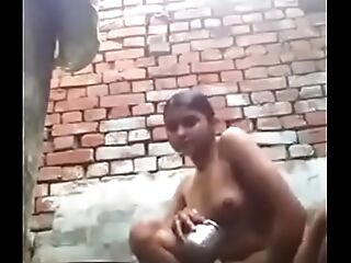 desi girl bathing and rubbing her vagina in front cammera