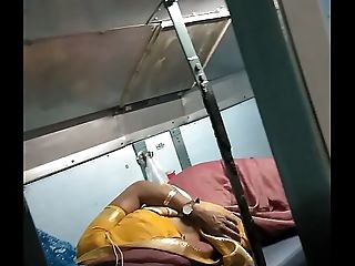 real bhabhi shows boobs in train